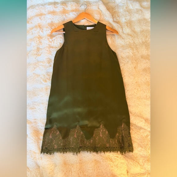 Reformation Jessalyn Silk Dress In Moss Garden, NWOT, NEVER WORN, NO FLAWS. - Picture 5 of 14